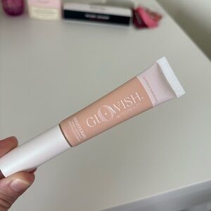 HUDA BEAUTY - Glowish Concealer - Porcelain
